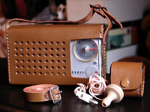 Sanyo 6C-8 with accessories